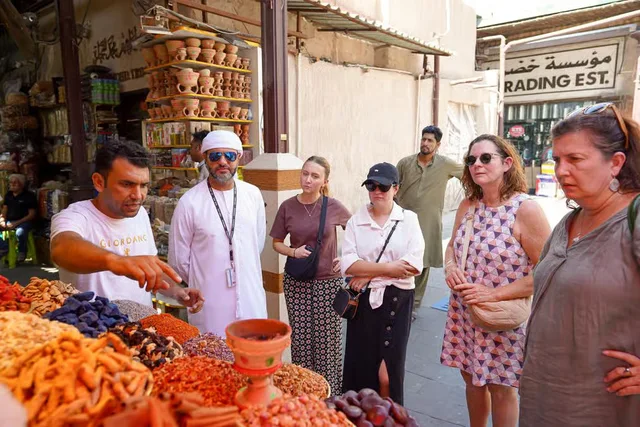 Al Fahidi, Souks und Abra: Rundgang durch das alte Dubai – Aufnahme zum Erlebnis – Bild 6