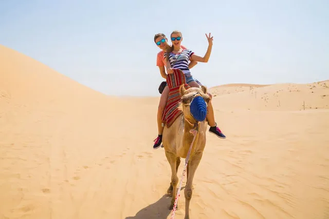 Abu Dhabi Morgensafari mit Quad und Sandboarding – Aufnahme zum Erlebnis – Bild 3