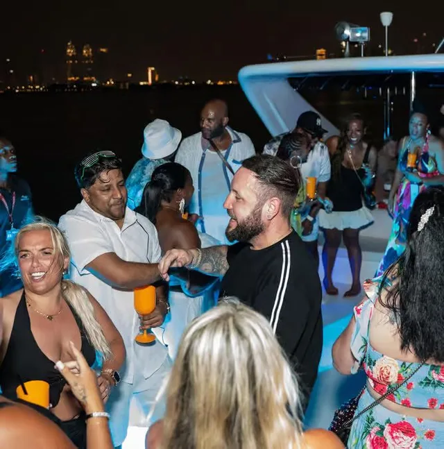 Dubai Marina Yachtparty: DJ, BBQ und Barauswahl ab 21 – Aufnahme zum Erlebnis – Bild 21