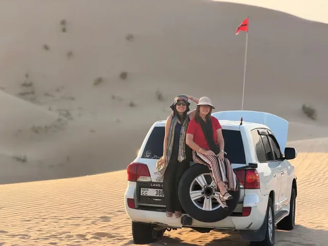 VIP-Wüstensafari: Quad, Kamelrunde und Grillabend – Aufnahme zum Erlebnis – Bild 4