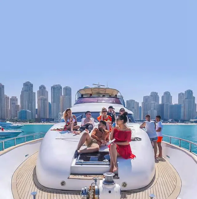 Dubai Marina Yachttour: Skyline, Frühstück oder BBQ – Aufnahme zum Erlebnis – Bild 3