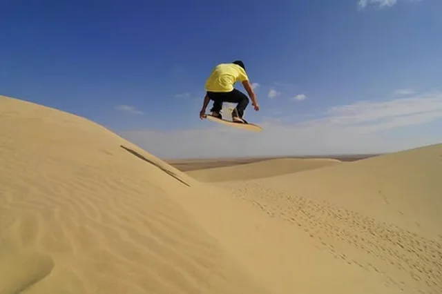 Doha Wüstensafari: Quad, Kamel und Inland Sea – Aufnahme zum Erlebnis – Bild 4