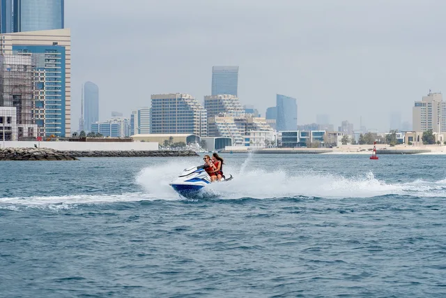 Jetski Abu Dhabi: Solo-Fahrt ab Bab Al Qasr – Aufnahme zum Erlebnis – Bild 3