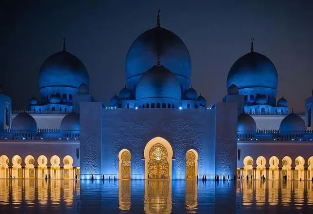 Abu Dhabi am Abend: Stadteindrücke und Corniche-Spaziergang – Aufnahme zum Erlebnis – Bild 2