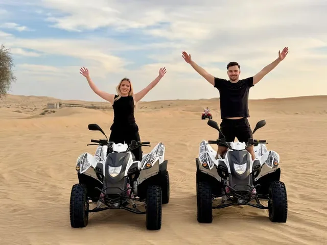 Abu Dhabi Wüstensafari: Quad, Sandboarding und BBQ – Aufnahme zum Erlebnis – Bild 4