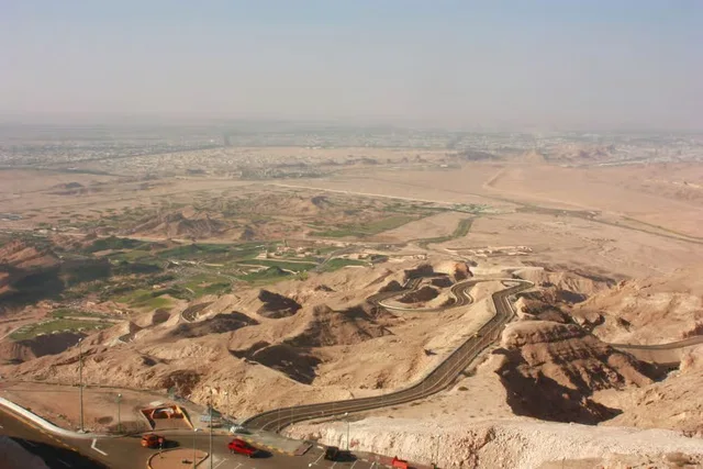 Al Ain Stadttour: Oase, Festungen und Jebel Hafeet – Aufnahme zum Erlebnis – Bild 3
