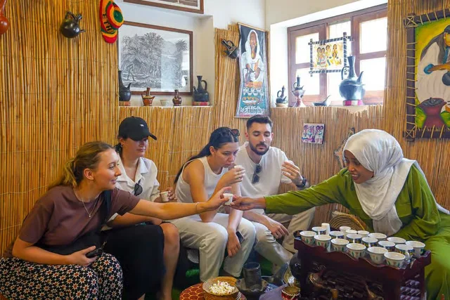 Al Fahidi, Souks und Abra: Rundgang durch das alte Dubai – Aufnahme zum Erlebnis – Bild 11
