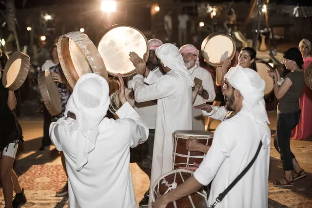 Heritage-Wüstensafari Dubai: Land Rover und Abendessen – Aufnahme zum Erlebnis – Bild 10