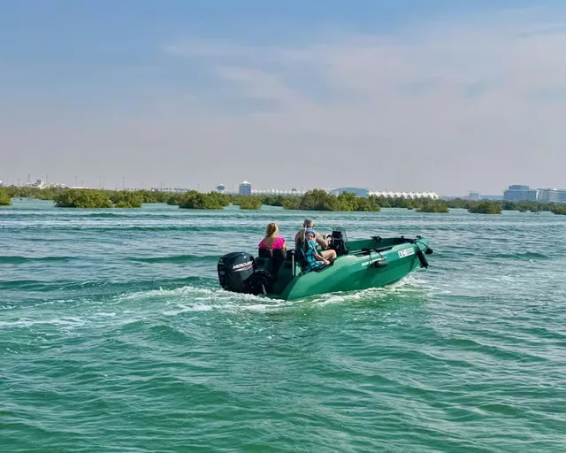 Yas Island: privates Boot für eine Stunde selbst fahren – Aufnahme zum Erlebnis – Bild 8