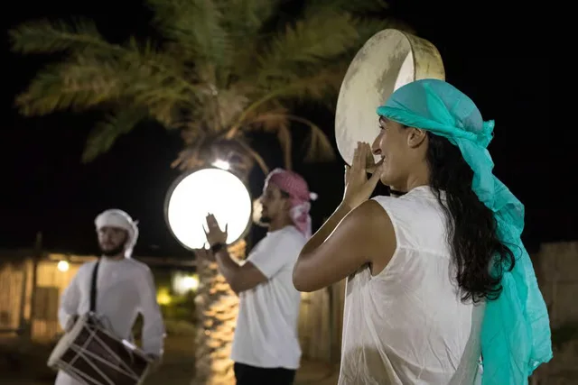 Heritage-Wüstensafari Dubai: Land Rover und Abendessen – Aufnahme zum Erlebnis – Bild 11