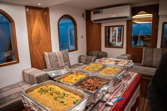 Doha Dhow zum Sonnenuntergang: Bootsfahrt oder Buffetpaket – Aufnahme zum Erlebnis – Bild 7