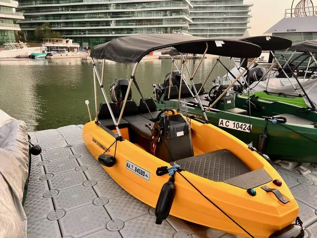 Yas Island: privates Boot für eine Stunde selbst fahren – Aufnahme zum Erlebnis – Bild 14