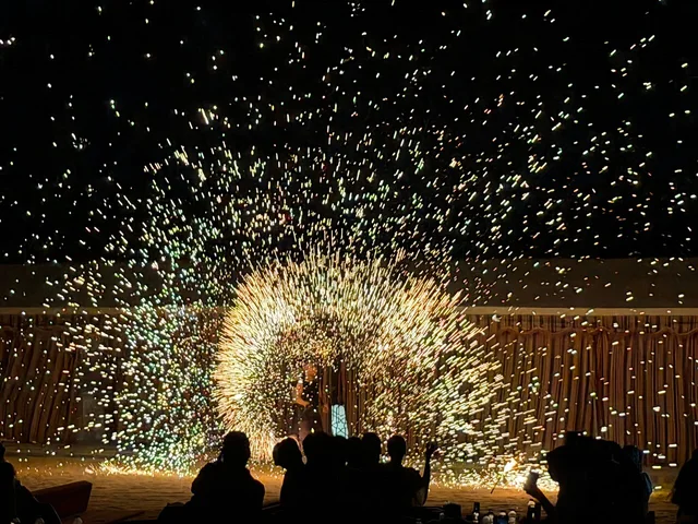 Privates Dünendinner in Abu Dhabi: Sonnenuntergang und Grillessen – Aufnahme zum Erlebnis – Bild 3