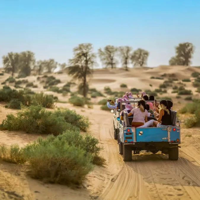 Heritage-Wüstensafari Dubai: Land Rover und Abendessen – Aufnahme zum Erlebnis