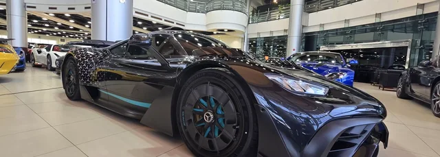 Dubai Supersportwagen: geführte Showroom-Tour – Aufnahme zum Erlebnis – Bild 6