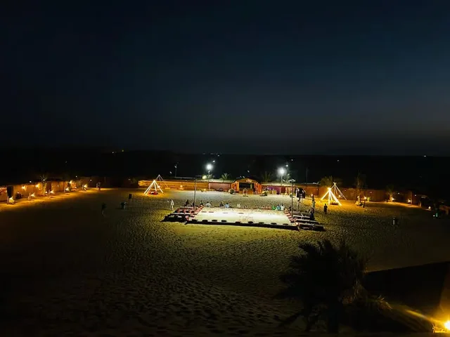 Private Wüstensafari Abu Dhabi: Kamel und Sandboarding – Aufnahme zum Erlebnis – Bild 6