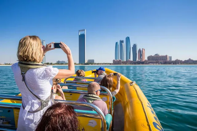 Yas Island Speedboot-Rundfahrt: Skyline in fünfundvierzig Minuten – Aufnahme zum Erlebnis – Bild 5