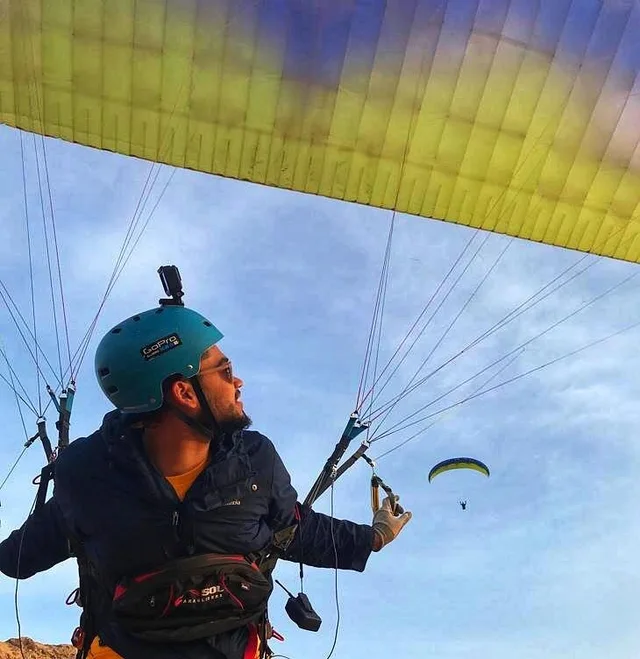 Tandem-Paragliding Sharjah: mit Pilot über Al Ruwaida – Aufnahme zum Erlebnis – Bild 7