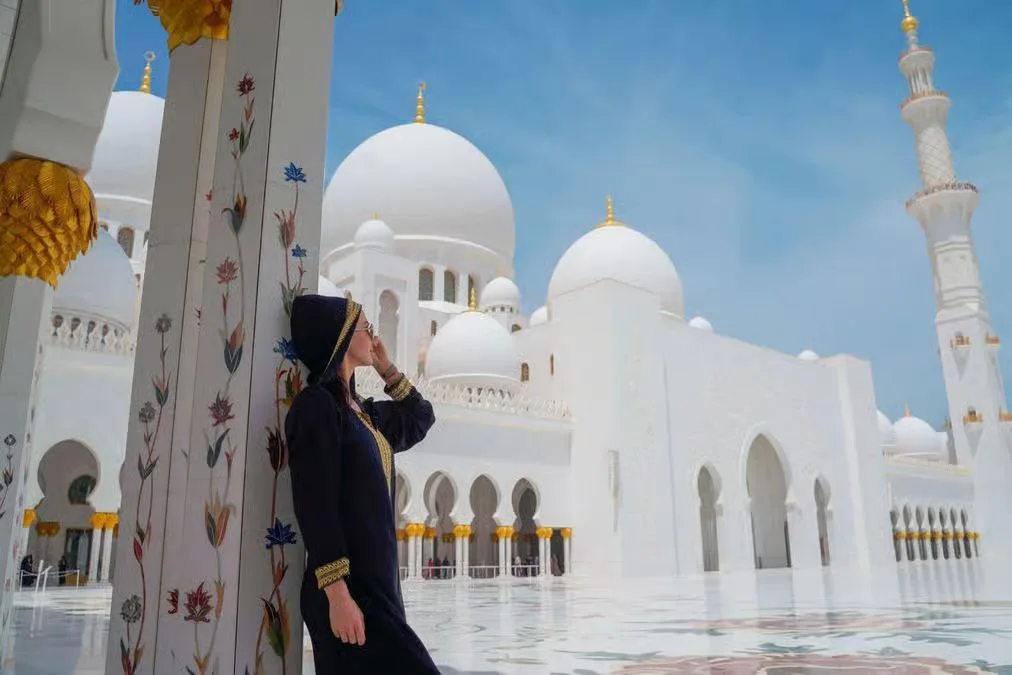 Abu Dhabi ab Dubai: Moschee und Stadtbesichtigung – Aufnahme zum Erlebnis