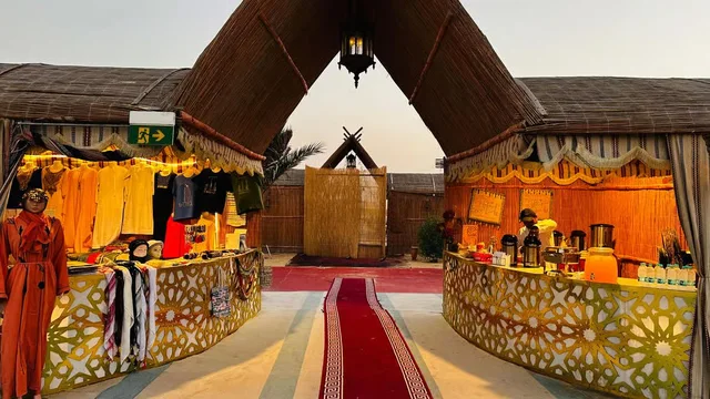 Private Wüstensafari Abu Dhabi: Kamel und Sandboarding – Aufnahme zum Erlebnis – Bild 5