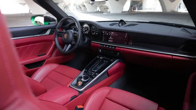 Porsche 911 Turbo S in Dubai mieten: Fahrzeugangebot anfragen – Aufnahme zum Erlebnis – Bild 3