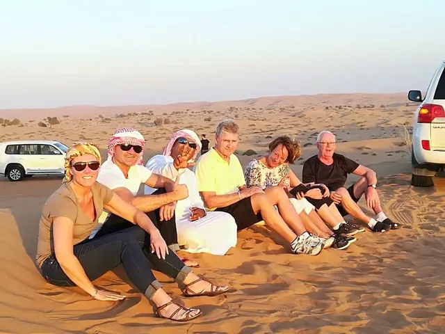Bedouin Oasis: Abendsafari mit Dünenfahrt und Grillessen – Aufnahme zum Erlebnis – Bild 2