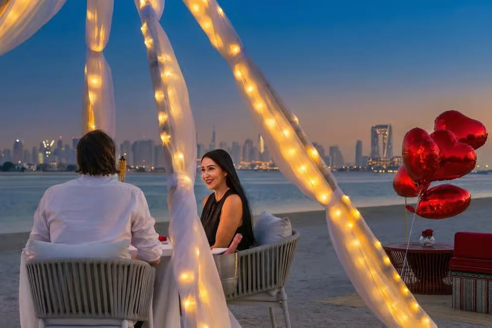 Romantisches Stranddinner für zwei im Th8 Palm – Aufnahme zum Erlebnis