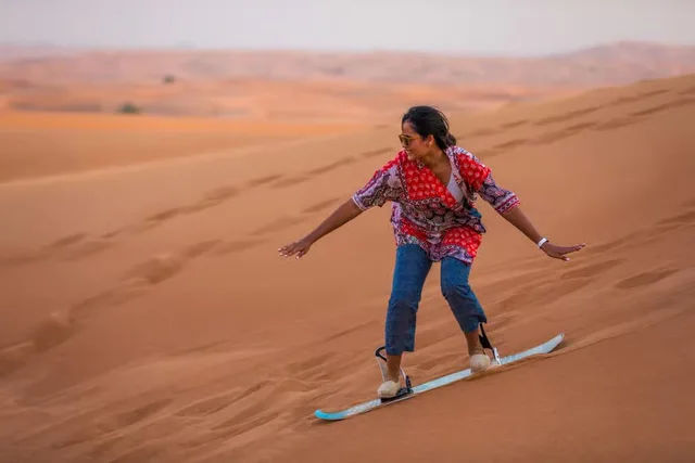 Abu Dhabi Morgensafari mit Quad und Sandboarding – Aufnahme zum Erlebnis – Bild 5