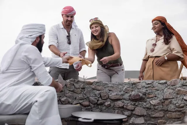 Heritage-Wüstensafari Dubai: Land Rover und Abendessen – Aufnahme zum Erlebnis – Bild 17