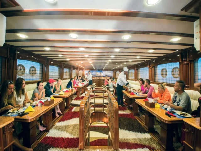 Hurghada Elite VIP Cruise with Snorkeling & Seafood Lunch — photo 7