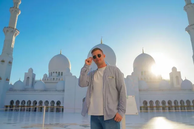 Abu Dhabi ab Dubai: Moschee und Stadtbesichtigung – Aufnahme zum Erlebnis – Bild 4