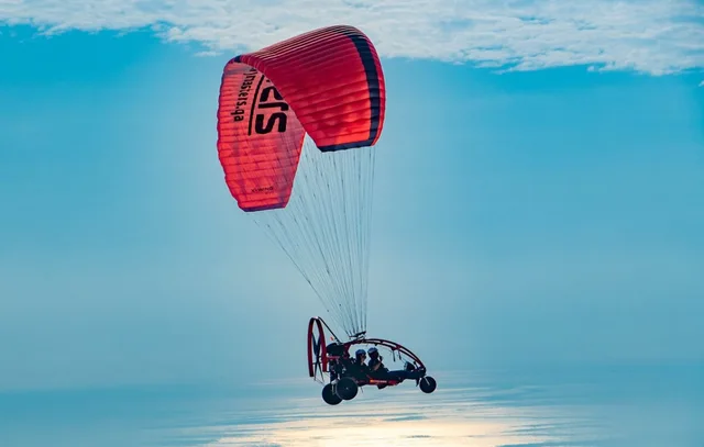 Sealine Paratrike Flight from Doha: 20–40 Minute Options experience in Doha