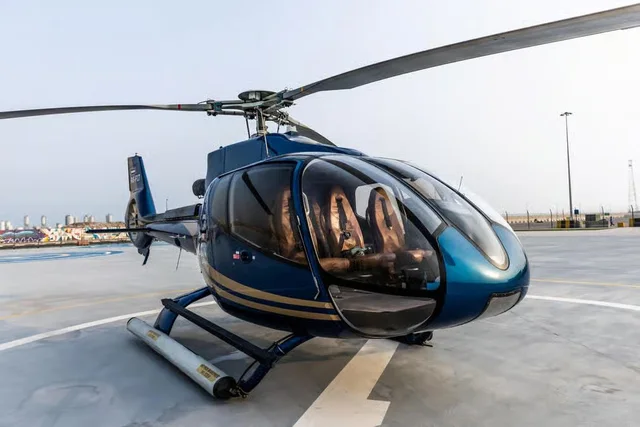 Hubschrauber-Rundflug Abu Dhabi: dreißig Minuten Aussicht – Aufnahme zum Erlebnis – Bild 8