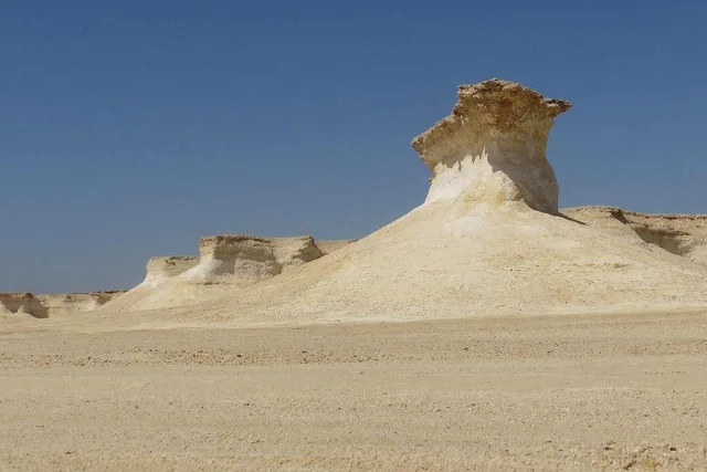 Westkatar: Zekreet, Richard Serra und Kamelrennbahn – Aufnahme zum Erlebnis – Bild 6