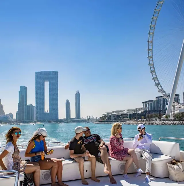 Dubai Marina Yachttour: Skyline, Frühstück oder BBQ – Aufnahme zum Erlebnis – Bild 8