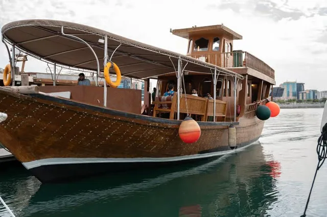 Doha Dhow zum Sonnenuntergang: Bootsfahrt oder Buffetpaket – Aufnahme zum Erlebnis – Bild 8