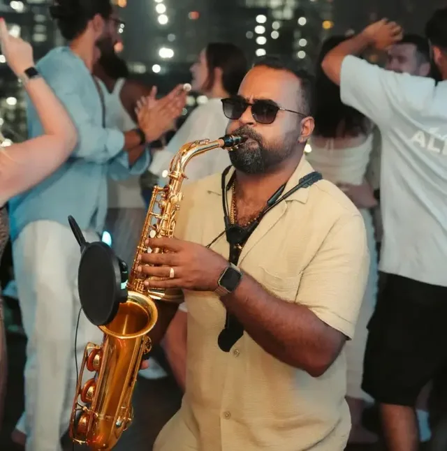 Dubai Marina Yachtparty: DJ, BBQ und Barauswahl ab 21 – Aufnahme zum Erlebnis – Bild 16