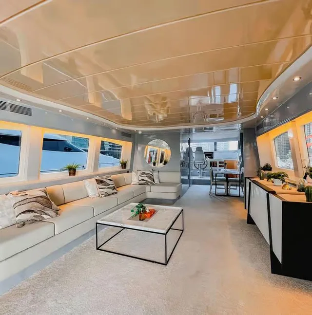 Dubai Marina Yachttour: Skyline, Frühstück oder BBQ – Aufnahme zum Erlebnis – Bild 4