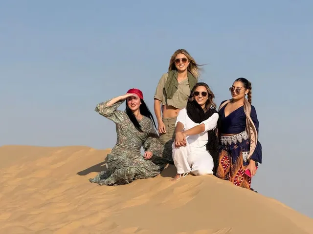 VIP-Wüstensafari: Quad, Kamelrunde und Grillabend – Aufnahme zum Erlebnis – Bild 2