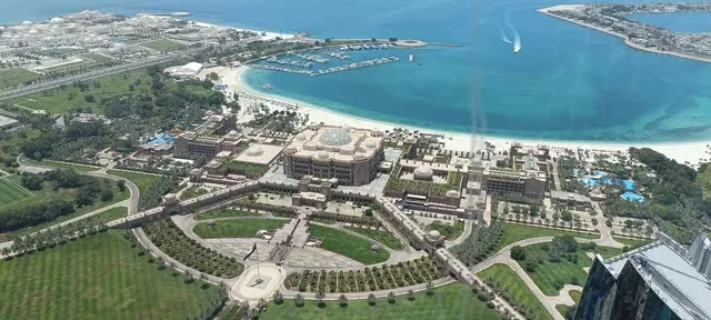 Abu Dhabi Ganztagestour: Moschee, Saadiyat und Palast – Aufnahme zum Erlebnis – Bild 6
