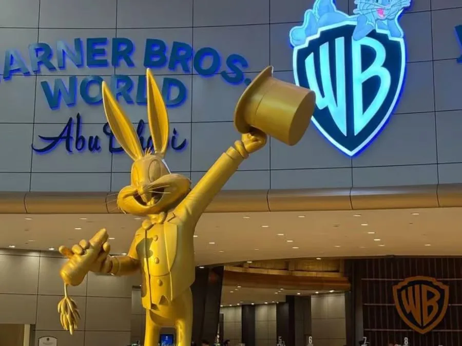 Warner Bros World Abu Dhabi mit privatem SUV-Transfer – Aufnahme zum Erlebnis