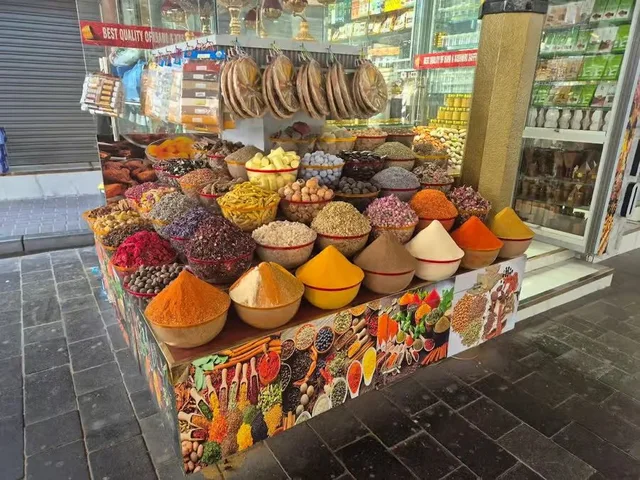 Shoppingtour Abu Dhabi: Souk und ausgewählte Mall – Aufnahme zum Erlebnis – Bild 13