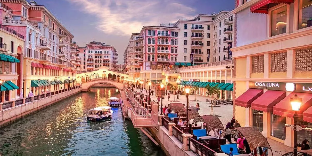Doha Stadtrundfahrt: Souq, Katara, The Pearl und Corniche – Aufnahme zum Erlebnis
