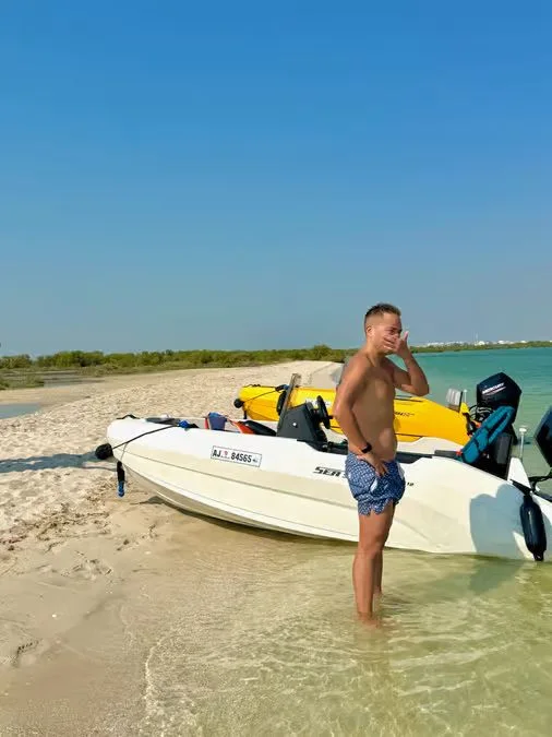Yas Island: privates Boot für eine Stunde selbst fahren – Aufnahme zum Erlebnis – Bild 11