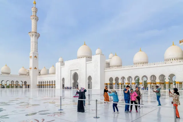 Abu Dhabi ab Dubai: Moschee, Palast und Etihad Towers – Aufnahme zum Erlebnis – Bild 16