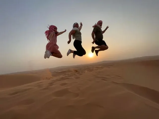 Familien-Wüstensafari Dubai: sanftere Fahrt und See-Option – Aufnahme zum Erlebnis – Bild 9
