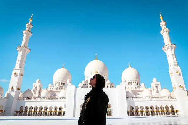 Abu Dhabi ab Dubai: Moschee, Palast und Etihad Towers – Aufnahme zum Erlebnis – Bild 20
