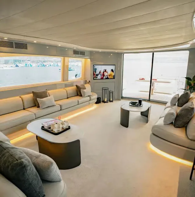Dubai Marina Yachttour: Skyline, Frühstück oder BBQ – Aufnahme zum Erlebnis – Bild 15