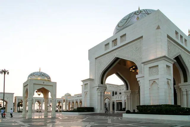Abu Dhabi ab Dubai: Moschee, Palast und Etihad Towers – Aufnahme zum Erlebnis – Bild 18