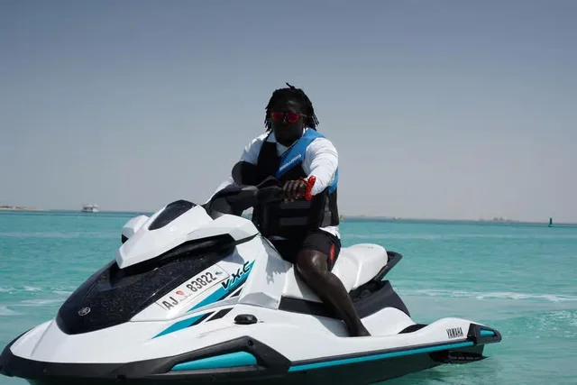 Jetski Abu Dhabi: Solo-Fahrt ab Bab Al Qasr – Aufnahme zum Erlebnis – Bild 2